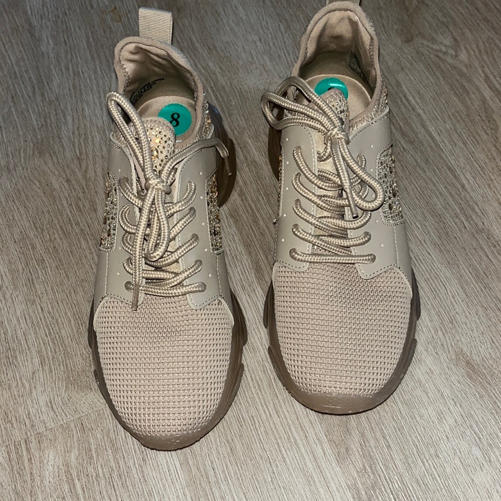 Steve Madden size 8 sneakers